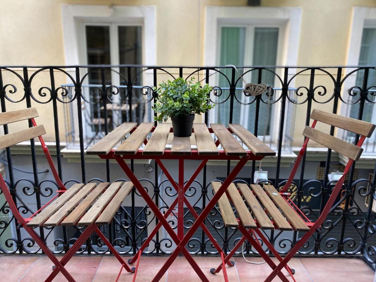 Belleza Y Estetica Modernista En Pleno Centro Alicante Kültér fotó